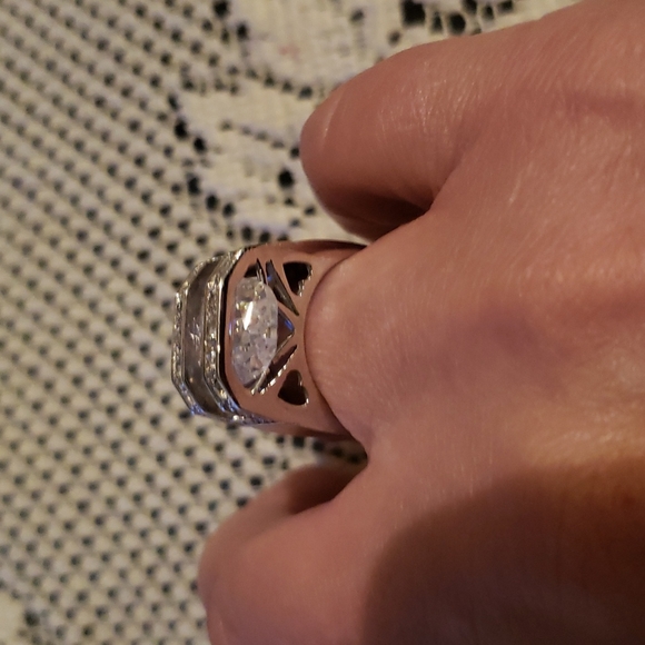 Floating crystal statement ring - Picture 2 of 3